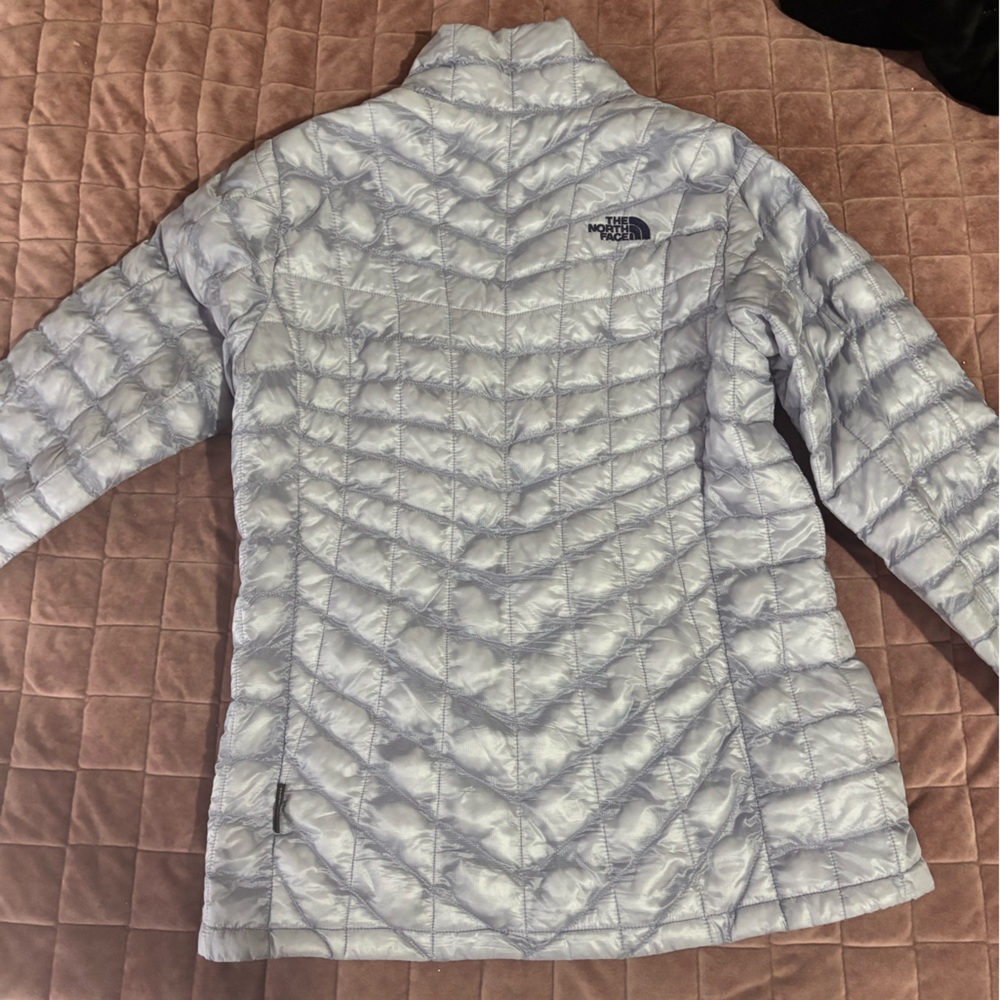 The North Face Women's Light Purple Thermoball Puffer Jacket - Picture 2 of 3